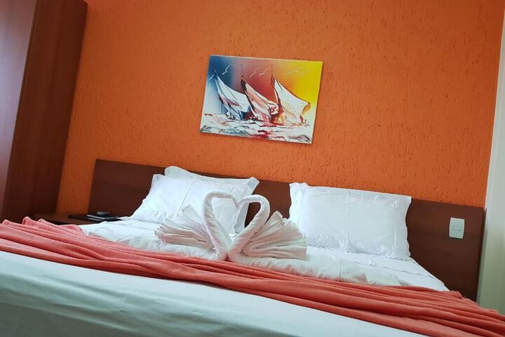 Room 6 of 8