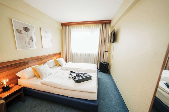 Room 12 of 35