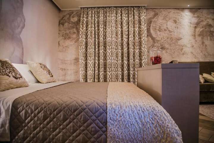 Room 4 of 44