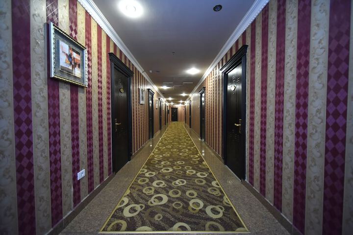 Ballroom/Hall 71 of 77