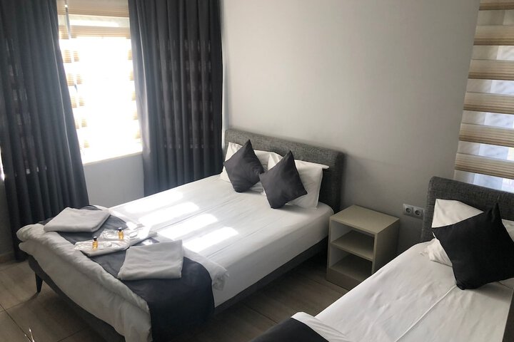 Room 11 of 32