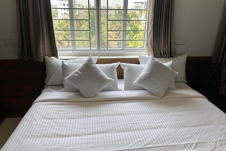Room 10 of 29