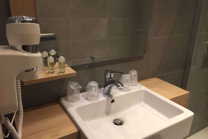 Room 17 of 40