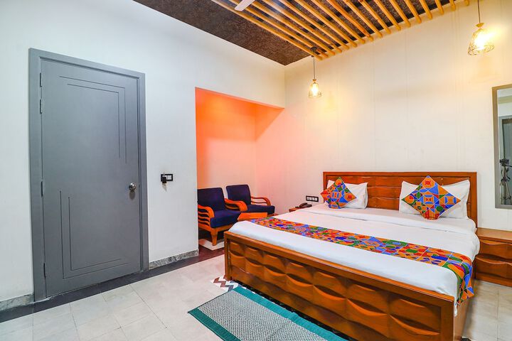 Room 15 of 33