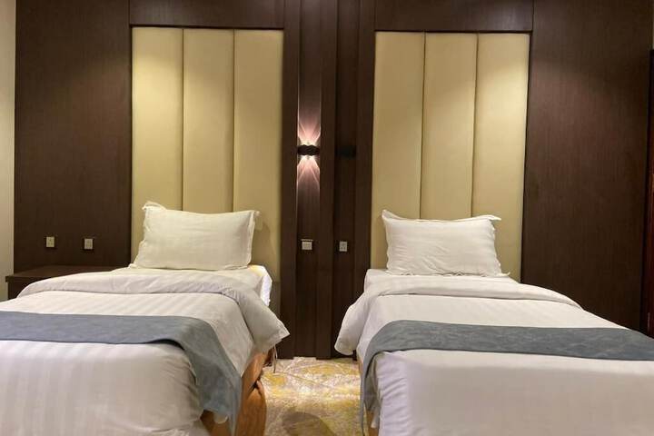 Room 17 of 80