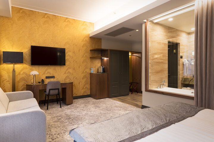 Room 7 of 78