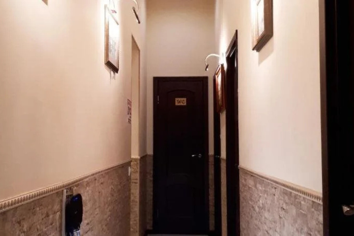 Room 8 of 11