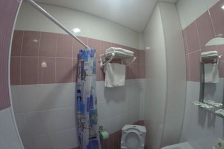 Room 13 of 176