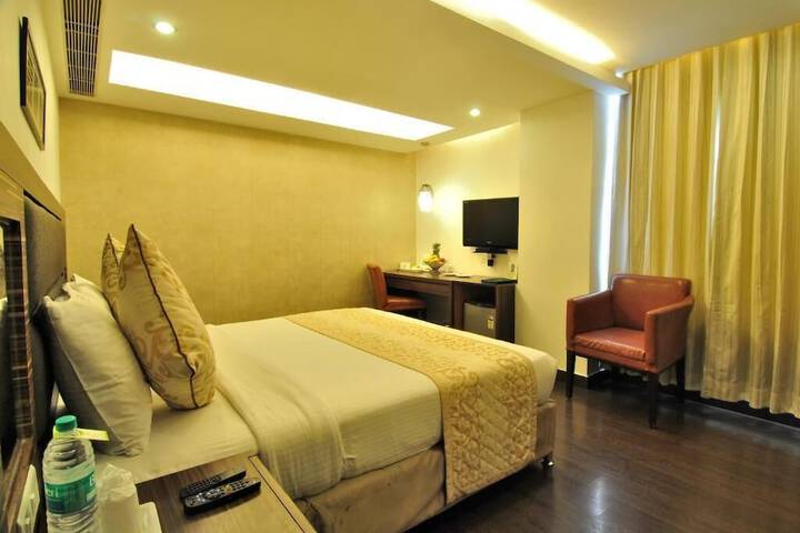 Room 13 of 34