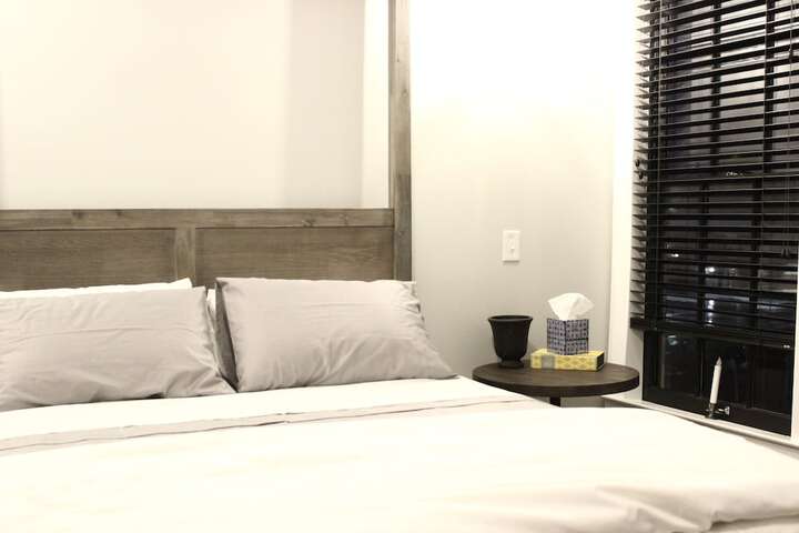 Room 4 of 83