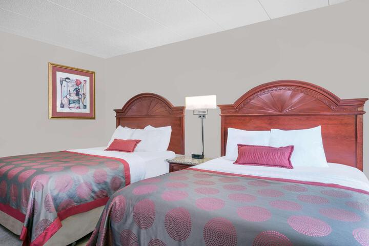1 Queen Bed (5 of 11)