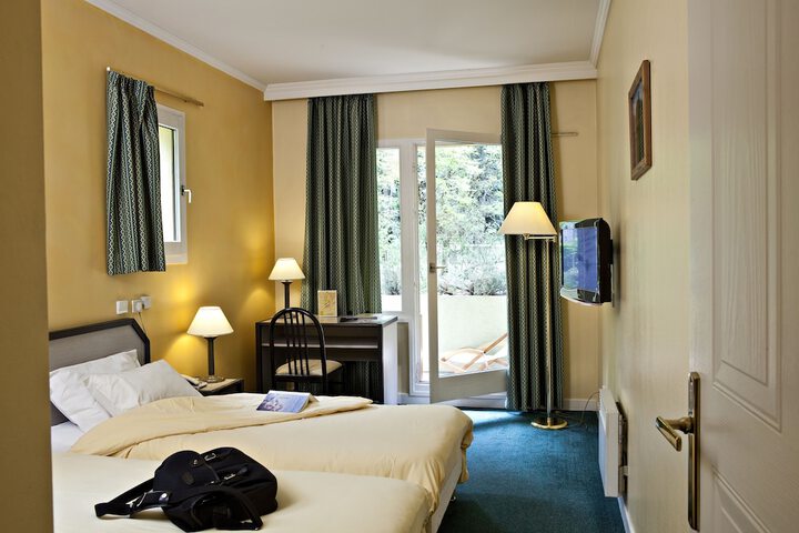 Room 12 of 38