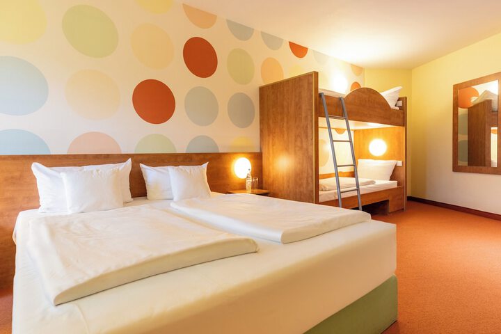 Room 42 of 154