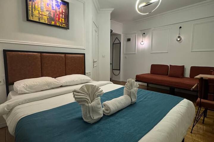 Room 11 of 25
