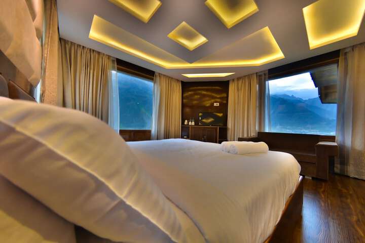 Room 2 of 38