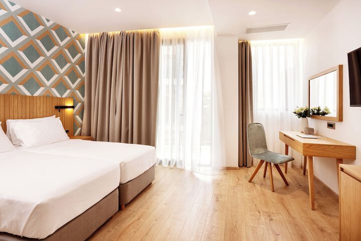 Room 33 of 84
