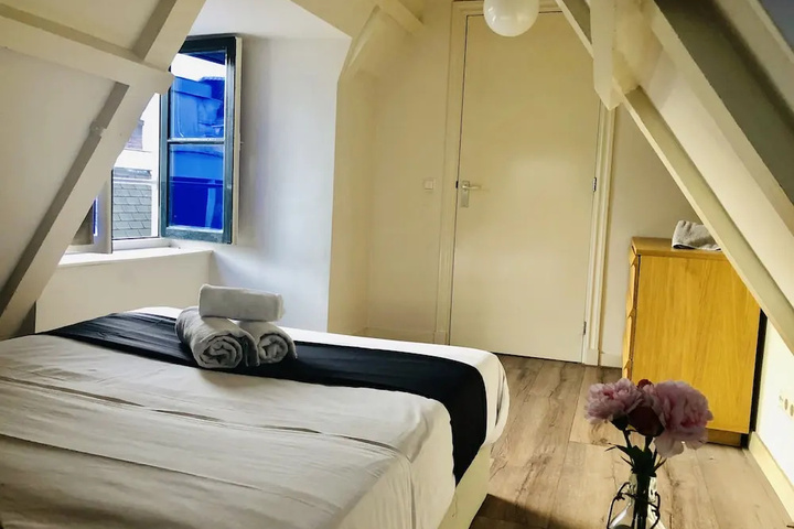 Room 10 of 15