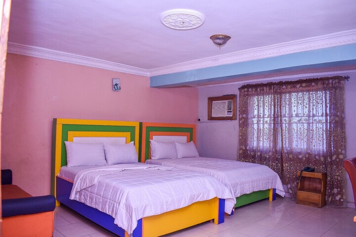 Room 3 of 28