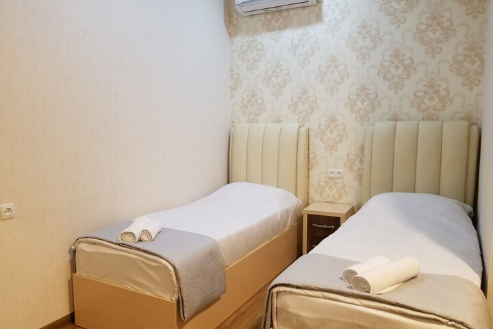 Room 12 of 34