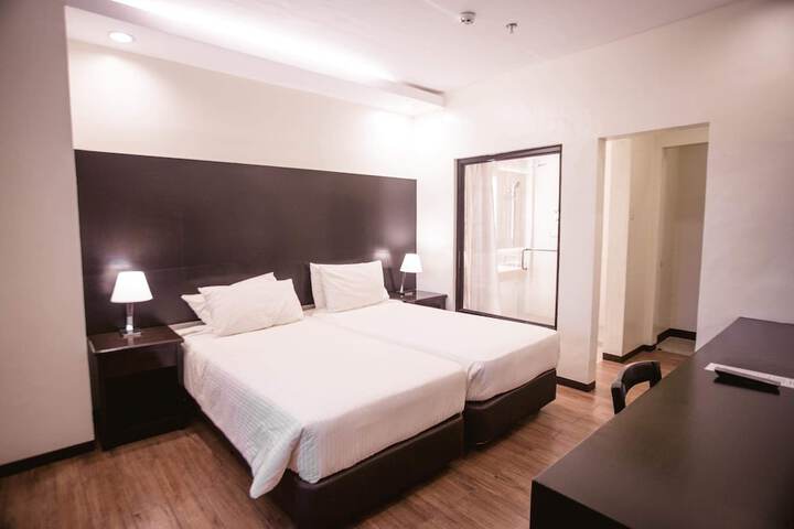 Room 13 of 42