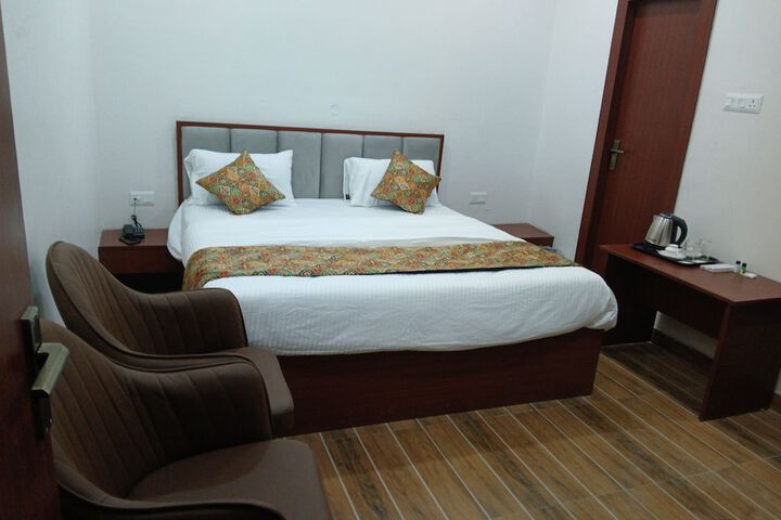 Room 17 of 28