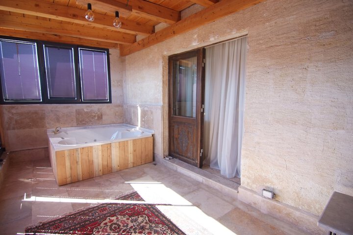 Room 15 of 116
