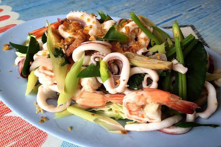 Lounge 25 of 31