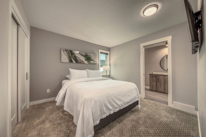 Room 8 of 65
