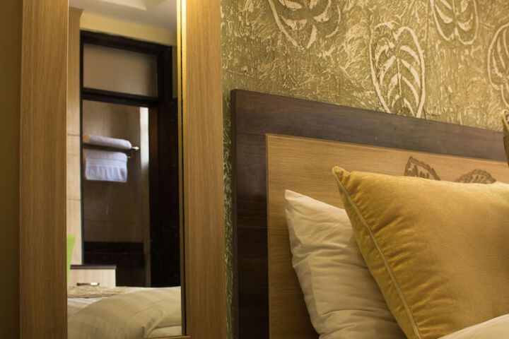 Room 10 of 49