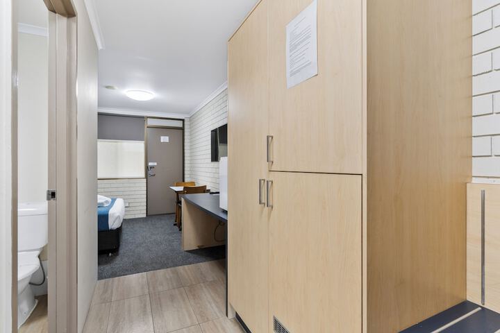 Room 9 of 34