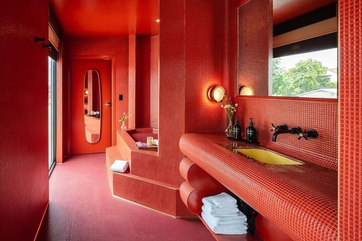 Room 16 of 34