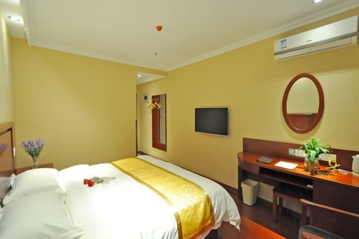 Room 11 of 50