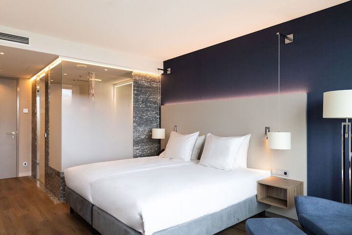 Room 15 of 15