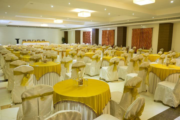 Ballroom/Hall 30 of 34