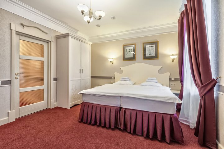 Room 10 of 23