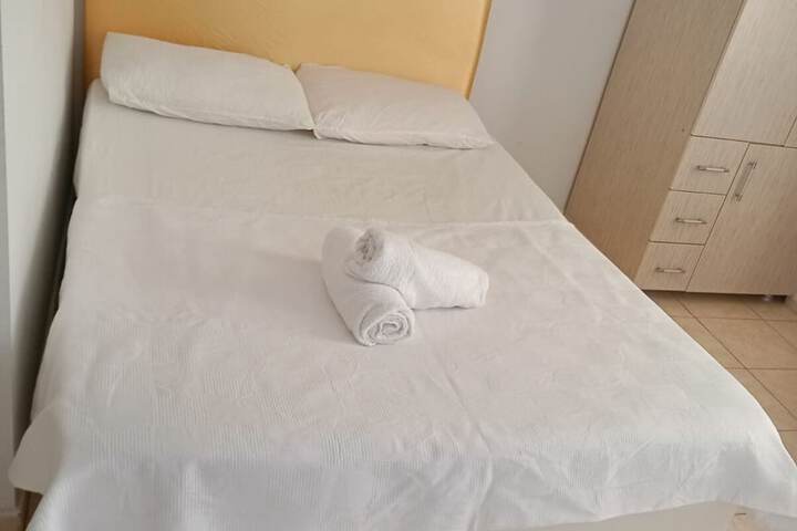 Room 12 of 27