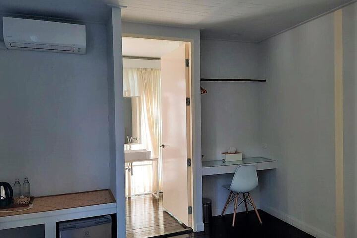 Room 18 of 127