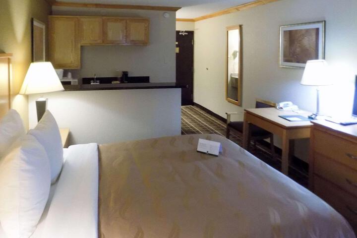 1 Queen Bed Efficiency (14 of 25)