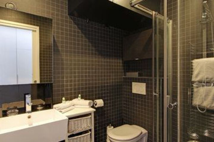 Room 10 of 97