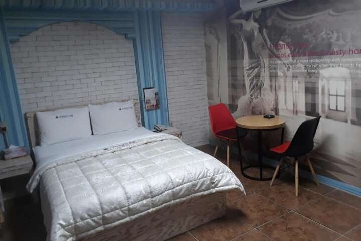 Room 19 of 36