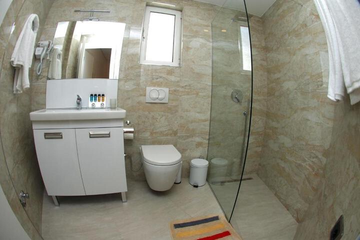 Room 18 of 23