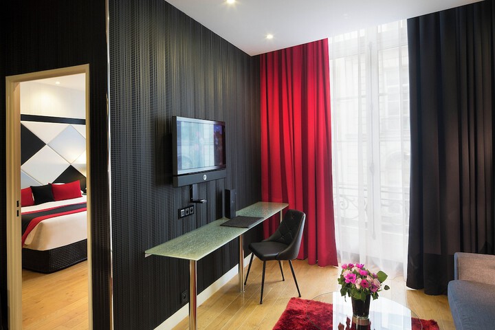 Room 26 of 77