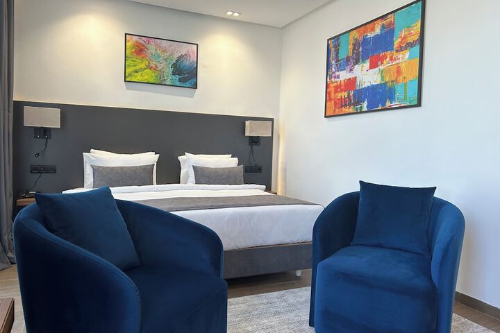 Room 9 of 25