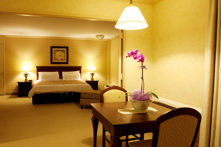 Room 28 of 77