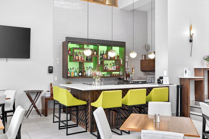Lounge 175 of 236