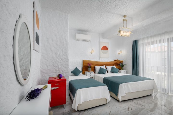 Room 4 of 25