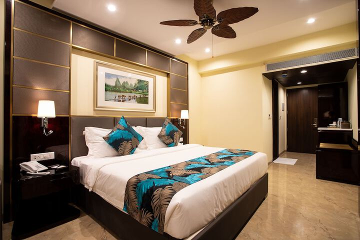 Room 12 of 37