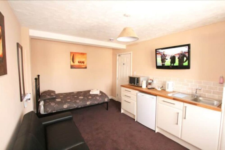 Room 6 of 28