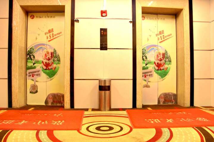 Ballroom/Hall 5 of 5