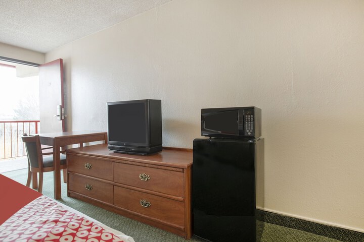 2 Double Beds (1 of 7)